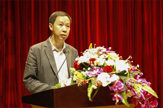 7欧博abg官方网站副校长罗江林宣读《欧博abg官方网站创新创业重点扶持项目的决定》.jpg