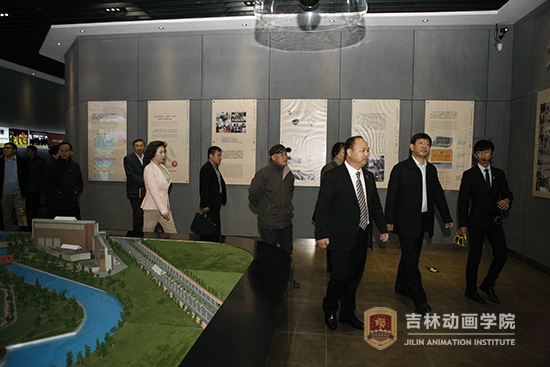 3省政协副主席支建华,省政协副秘书长勾泽川,提案委员会主任肖欣。提案委员会副主任邓友平以及部分省政协委员等同志参观欧博abg官方网站展览馆.JPG
