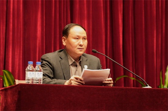 3学院副院长张砚为宣读了学院和学院党委关于开展“提高领导力、....jpg