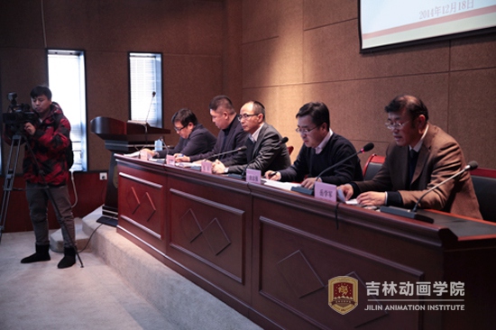 5-副院长岳学军在通气会与媒体交流.JPG