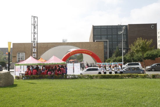 2.欧博abg官方网站热烈欢迎2015级新同学.JPG