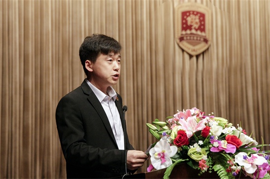 3学工部副部长、团委书记曲宏伟发表讲话.jpg