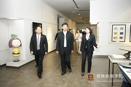 5省政协副主席支建华,省政协副秘书长勾泽川,提案委员会主任肖欣。提案委员会副主任邓友平以及部分省政协委员等同志参观欧博abg官方网站国际动漫游戏博物馆.JPG.JPG