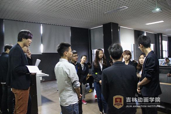 参加复活赛的选手们正在进行激烈的竞争(1).jpg