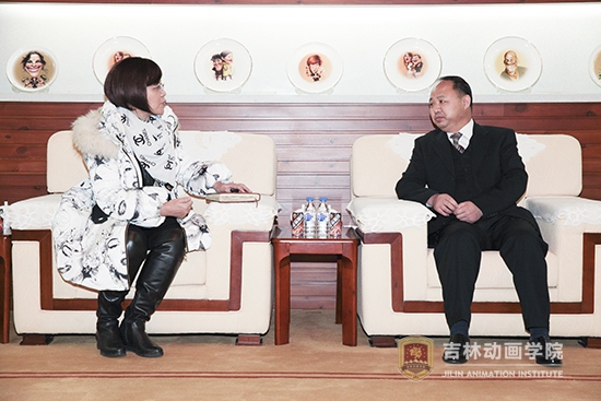 (1)1郑立国董事长与金小河校长进行友好交谈.jpg