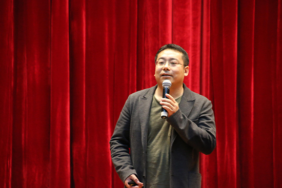 4新游戏学院院长杜振光宣讲.jpg
